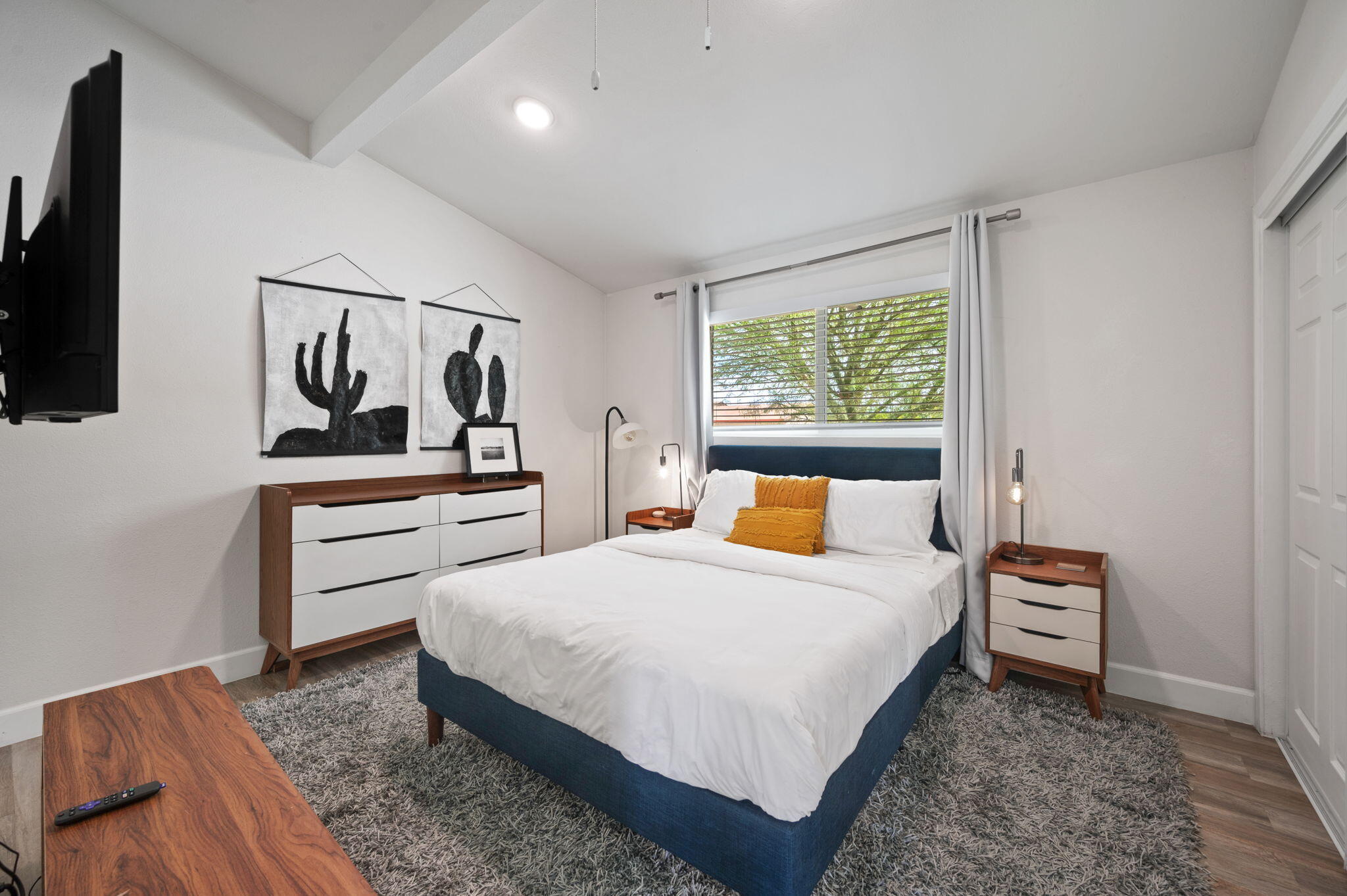 3059 North Biskra Road Palm Springs, CA 92262 - Photo 22 of 44 a bedroom with a bed and a flat screen tv