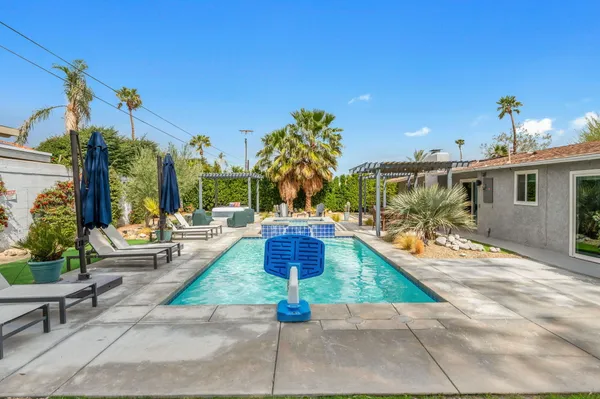 $935,000 | 3059 North Biskra Road, Palm Springs, CA 92262