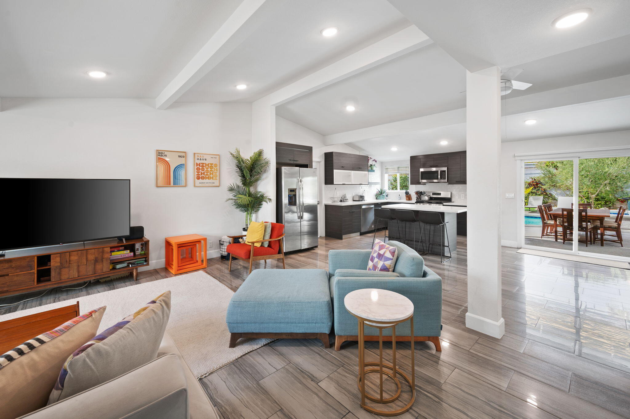 3059 North Biskra Road Palm Springs, CA 92262 - Photo 5 of 44 a living room with furniture and a flat screen tv