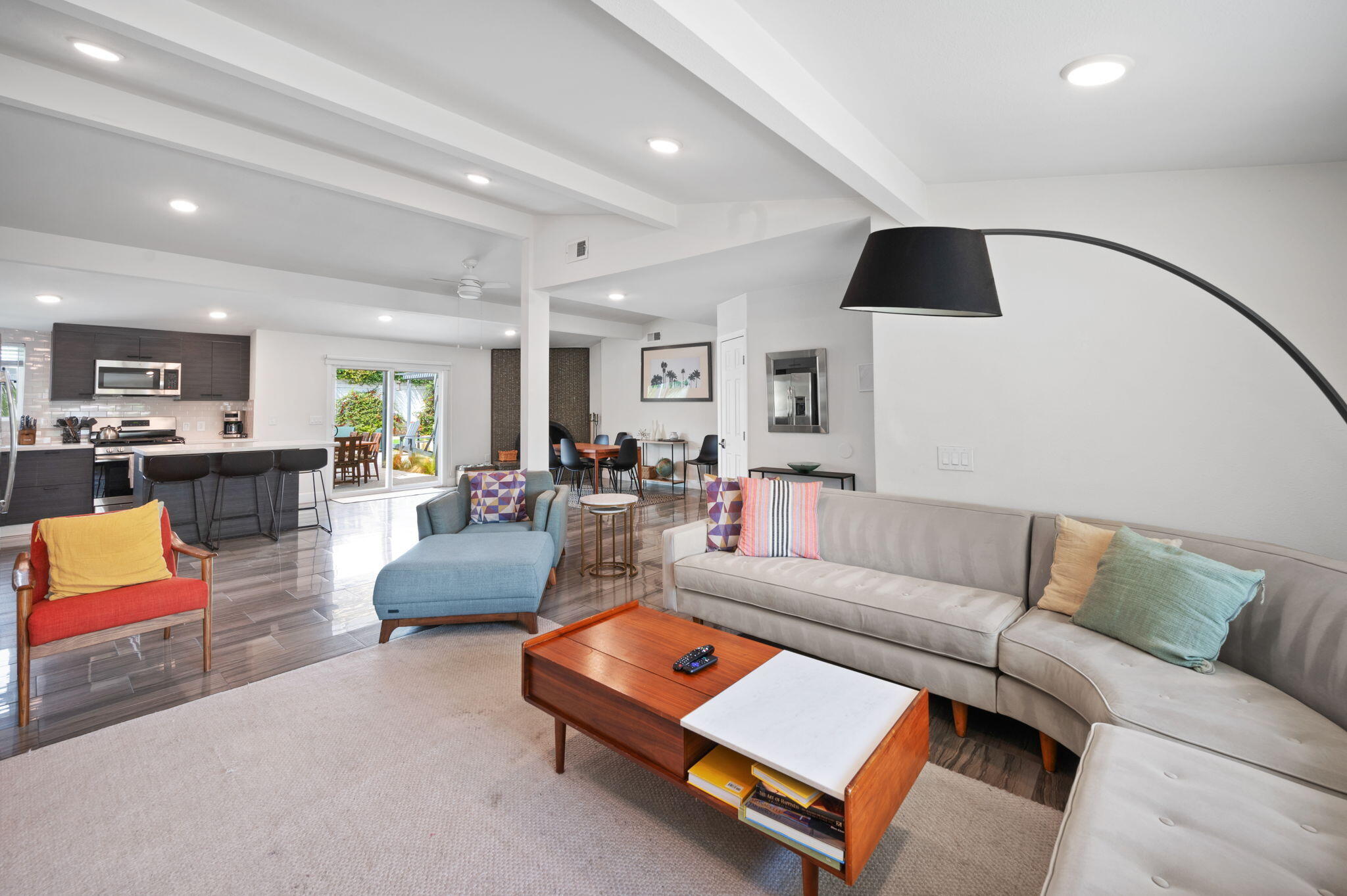 3059 North Biskra Road Palm Springs, CA 92262 - Photo 9 of 44 a living room with furniture and a flat screen tv