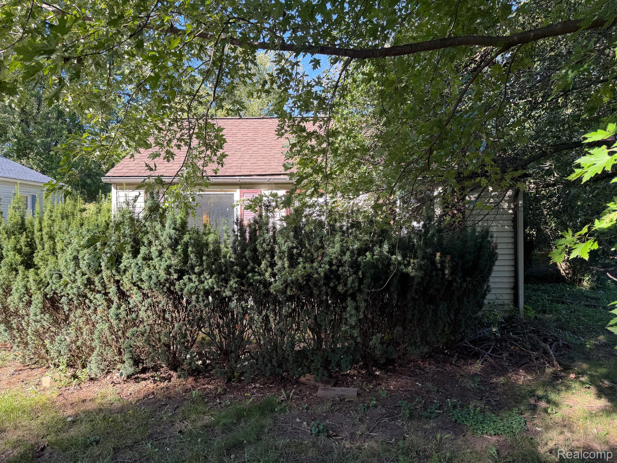 2836 York Road Rochester, MI 48309 - Photo 2 of 12 IMG_1055.jpg