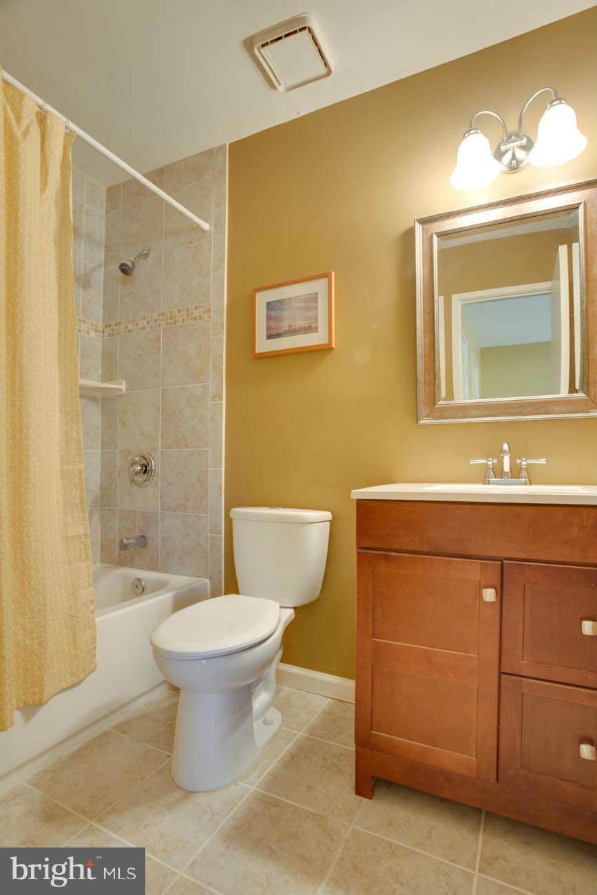 2214 Wheelwright Court Reston, VA 20191 - Photo 14 of 25 Bath (Master)