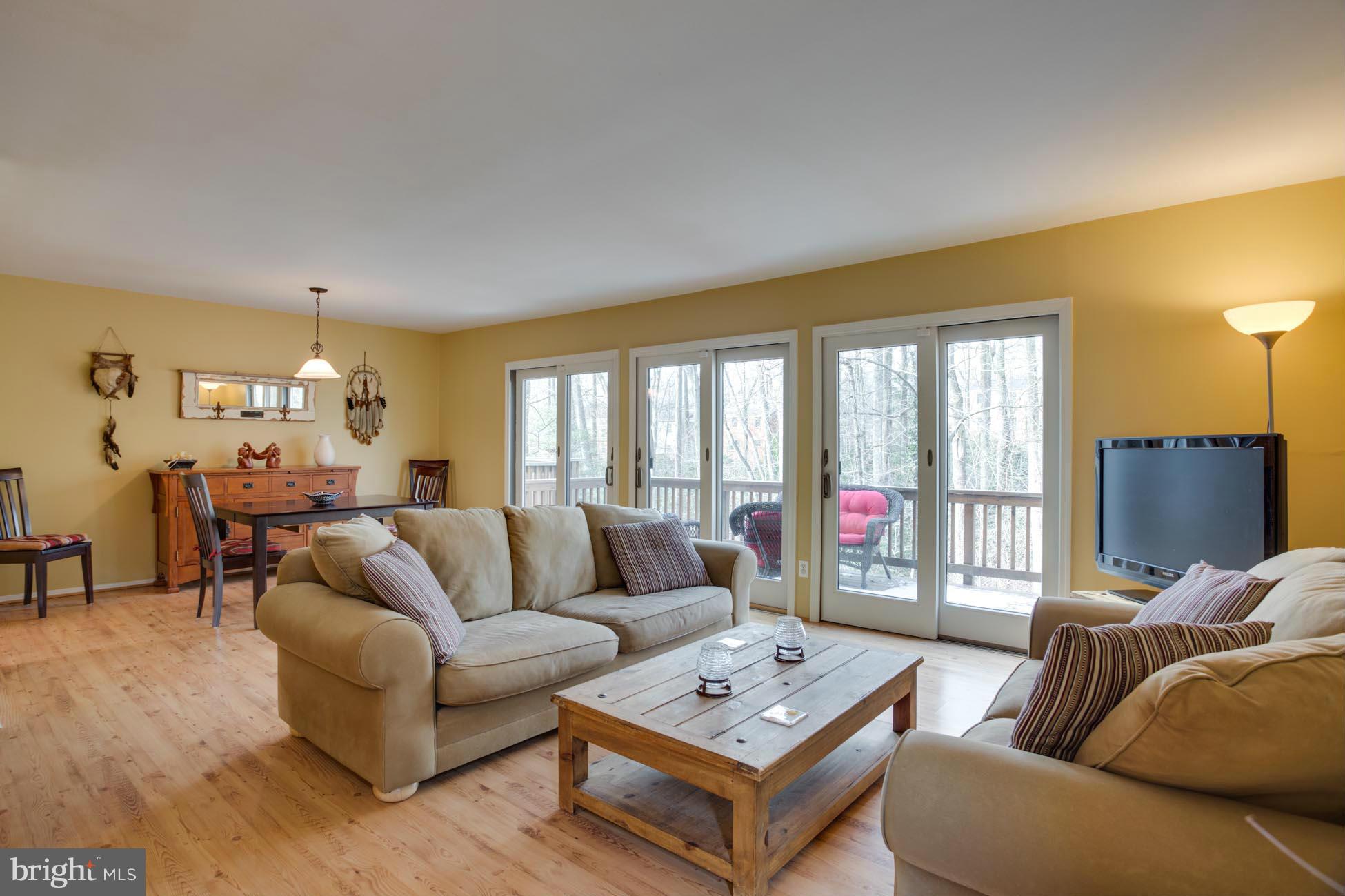 2214 Wheelwright Court Reston, VA 20191 - Photo 6 of 25 Living Room