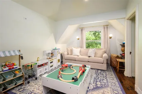 $1,329,000 | 6934 Hammond Avenue, Dallas, TX 75223