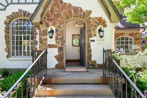 $1,329,000 | 6934 Hammond Avenue, Dallas, TX 75223