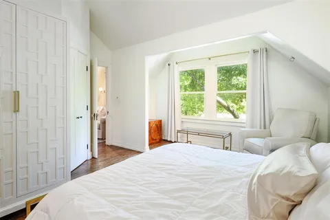 $1,329,000 | 6934 Hammond Avenue, Dallas, TX 75223