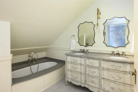 $1,329,000 | 6934 Hammond Avenue, Dallas, TX 75223