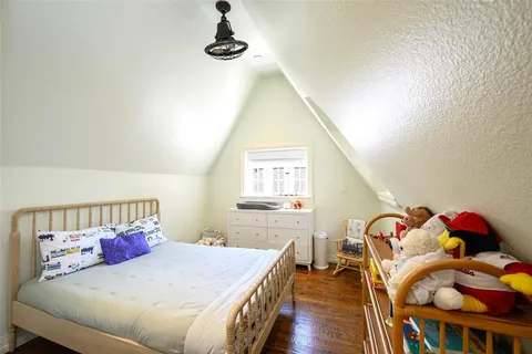 $1,329,000 | 6934 Hammond Avenue, Dallas, TX 75223