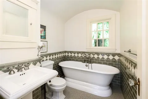 $1,329,000 | 6934 Hammond Avenue, Dallas, TX 75223