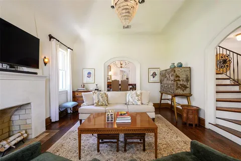 $1,329,000 | 6934 Hammond Avenue, Dallas, TX 75223