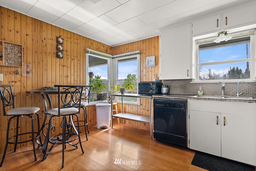 740 Gap Road Granger, WA 98932 - Photo 12 of 40 a kitchen with a table chairs stove and cabinets
