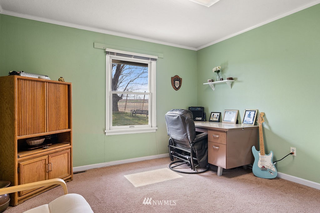 740 Gap Road Granger, WA 98932 - Photo 20 of 40 a room with furniture and a window