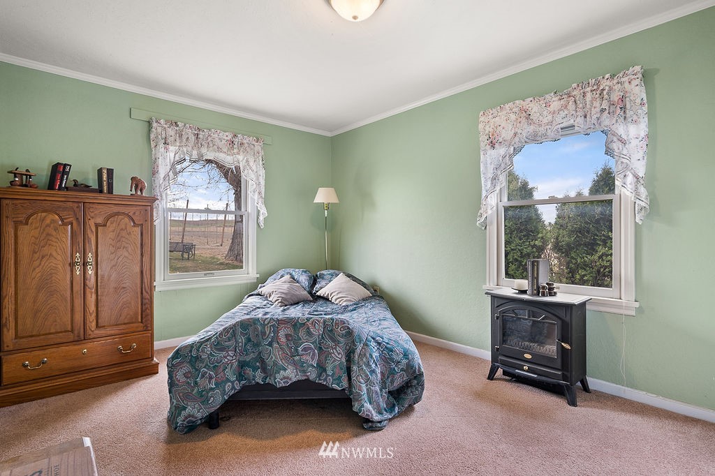 740 Gap Road Granger, WA 98932 - Photo 21 of 40 a bedroom with a bed and a window
