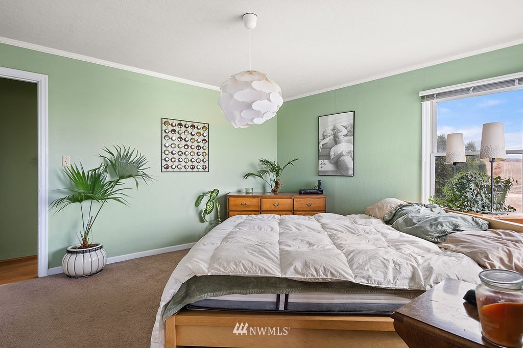 740 Gap Road Granger, WA 98932 - Photo 23 of 40 a bedroom with a bed and window