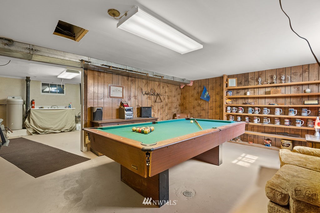 740 Gap Road Granger, WA 98932 - Photo 29 of 40 a room with pool table and windows