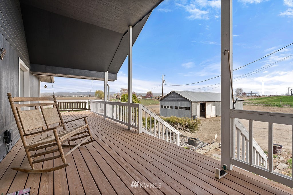740 Gap Road Granger, WA 98932 - Photo 30 of 40 a view of a balcony with wooden floor