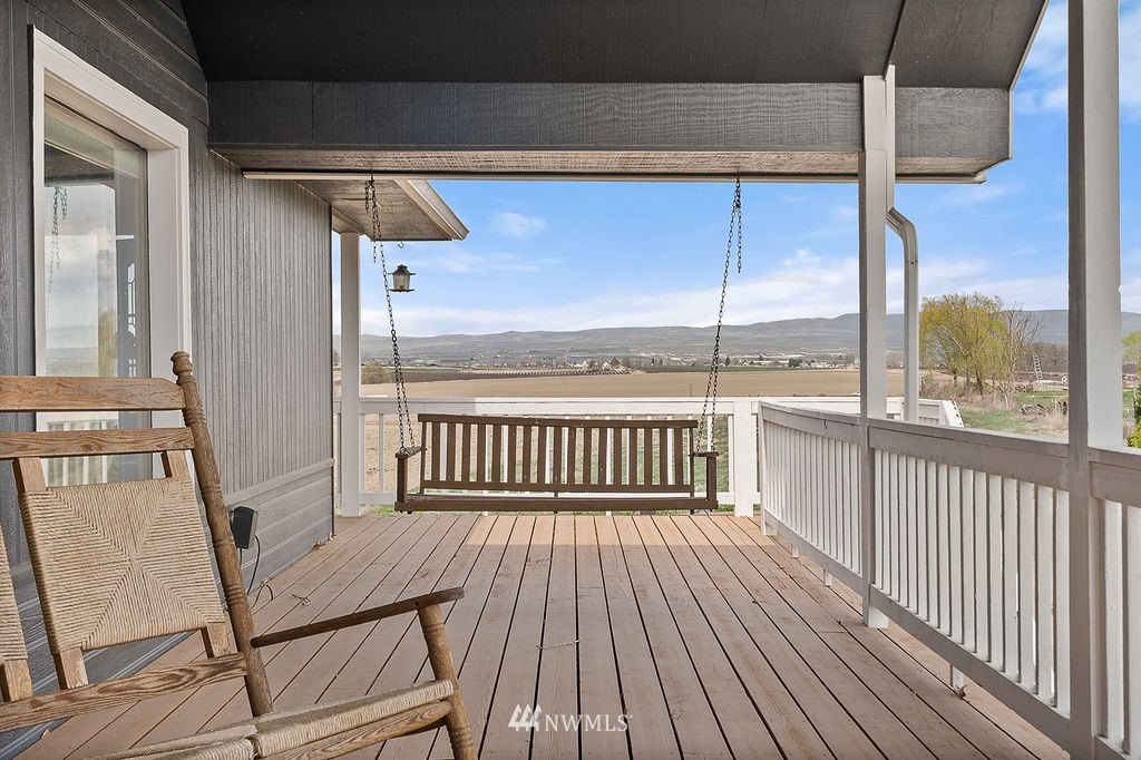 740 Gap Road Granger, WA 98932 - Photo 31 of 40 a view of a balcony with wooden floor