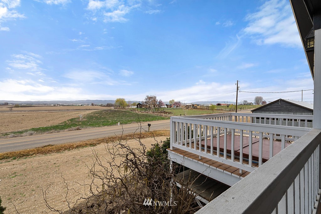 740 Gap Road Granger, WA 98932 - Photo 33 of 40 a view of a roof with wooden floor and fence