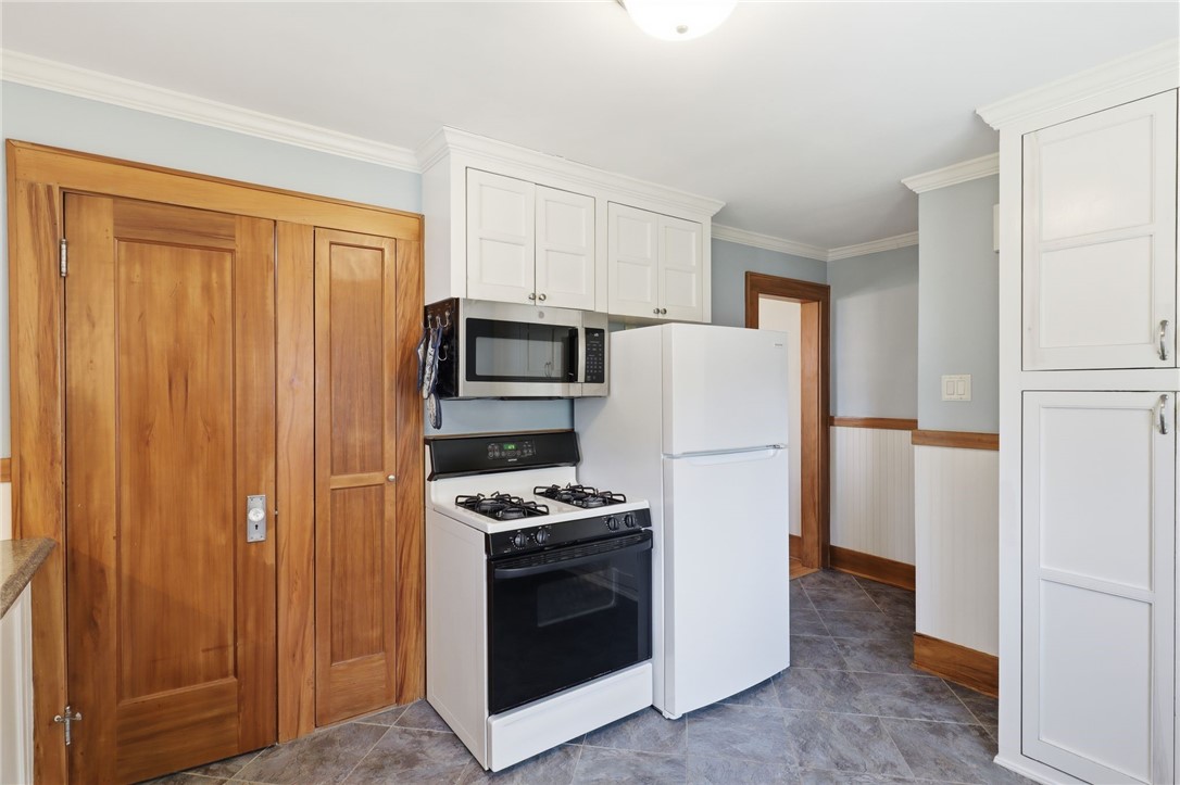 314 Brett Road Irondequoit, NY 14609 - Photo 13 of 27