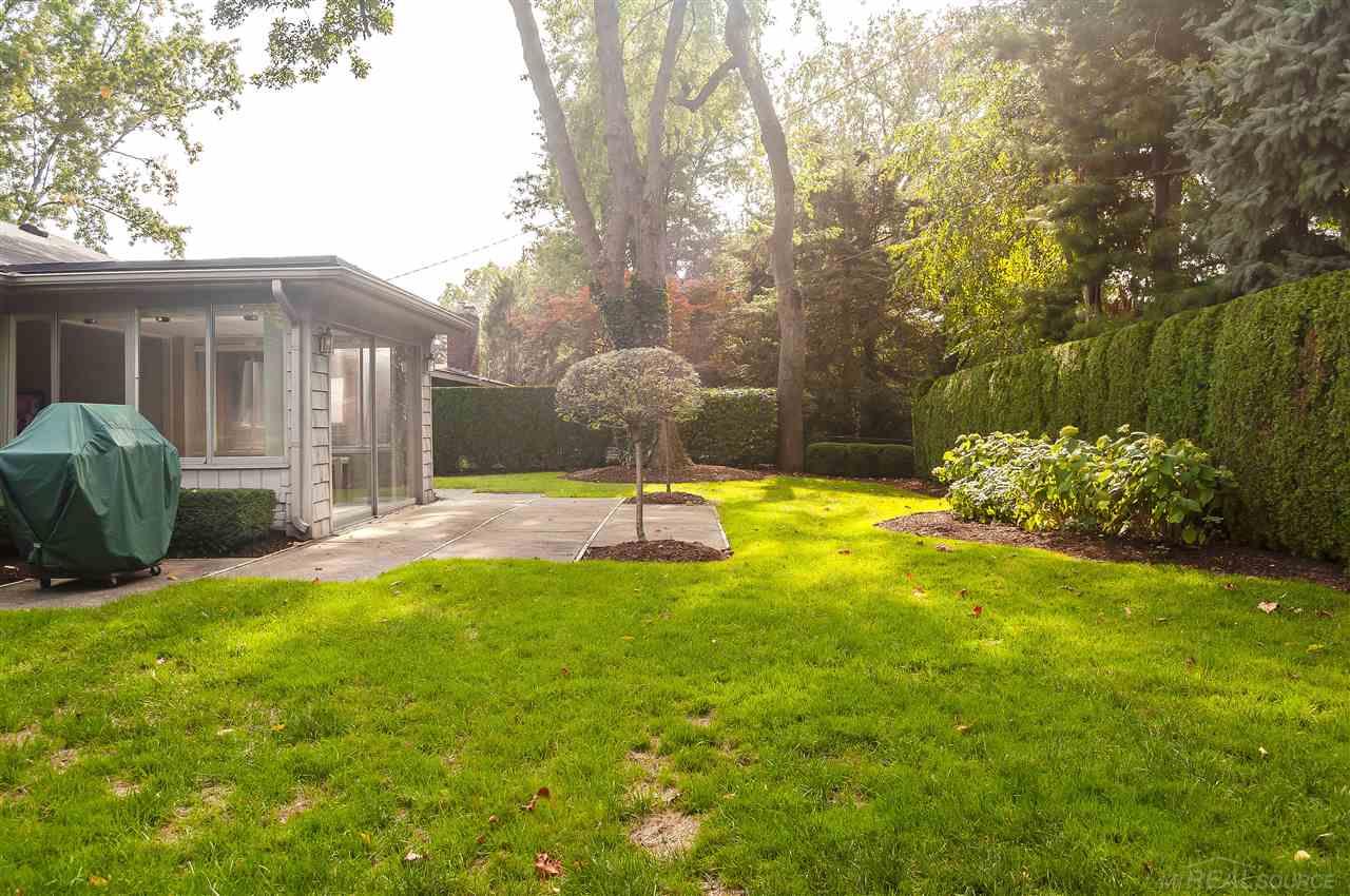436 Barclay Road Grosse Pointe, MI 48236 - Photo 42 of 44 31362265-41.JPG