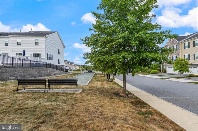 a view of a house with backyard and a tree