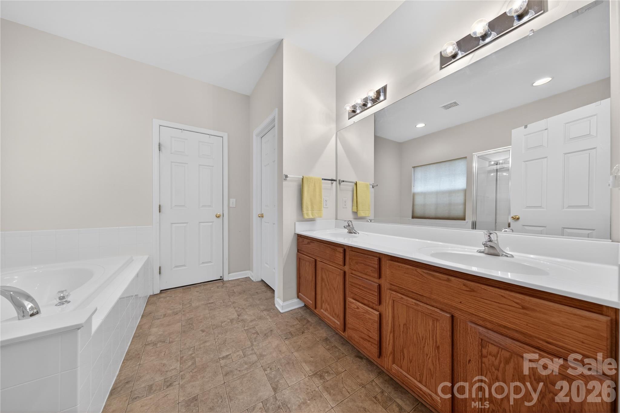 533 Fair Oaks Drive Fort Mill, SC 29708 - Photo 19 of 33 a spacious bathroom with a tub sink and mirror