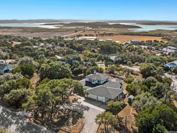 $699,900 | 852 Crossbow Drive, Canyon Lake, TX 78133