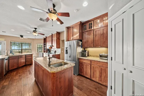 $699,900 | 852 Crossbow Drive, Canyon Lake, TX 78133
