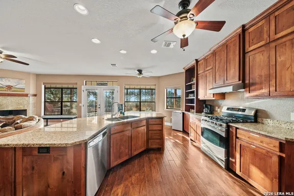$699,900 | 852 Crossbow Drive, Canyon Lake, TX 78133