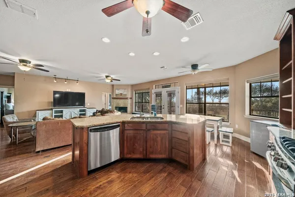 $699,900 | 852 Crossbow Drive, Canyon Lake, TX 78133
