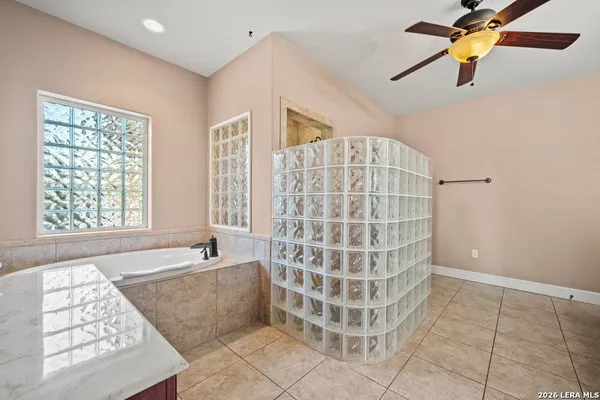 $699,900 | 852 Crossbow Drive, Canyon Lake, TX 78133