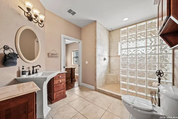 $699,900 | 852 Crossbow Drive, Canyon Lake, TX 78133
