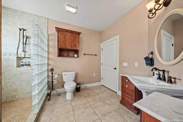 $699,900 | 852 Crossbow Drive, Canyon Lake, TX 78133