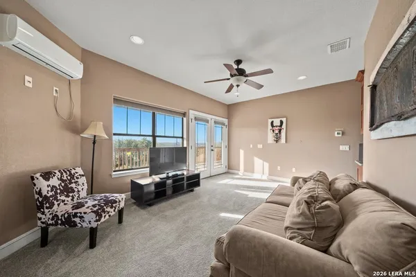$699,900 | 852 Crossbow Drive, Canyon Lake, TX 78133
