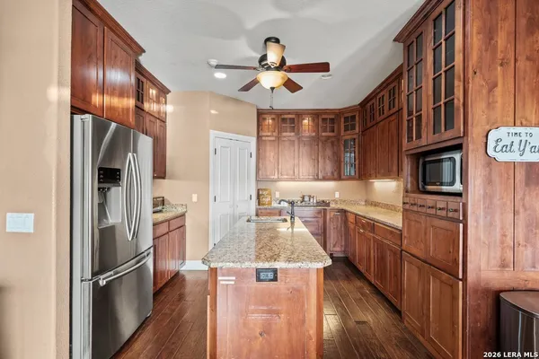 $699,900 | 852 Crossbow Drive, Canyon Lake, TX 78133