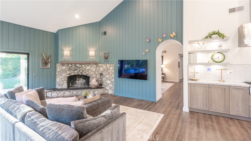 304 Chelan Court Simi Valley, CA 93065 - Photo 17 of 55