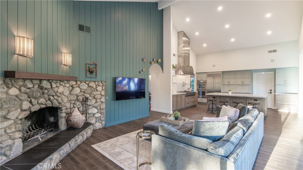 304 Chelan Court Simi Valley, CA 93065 - Photo 18 of 55