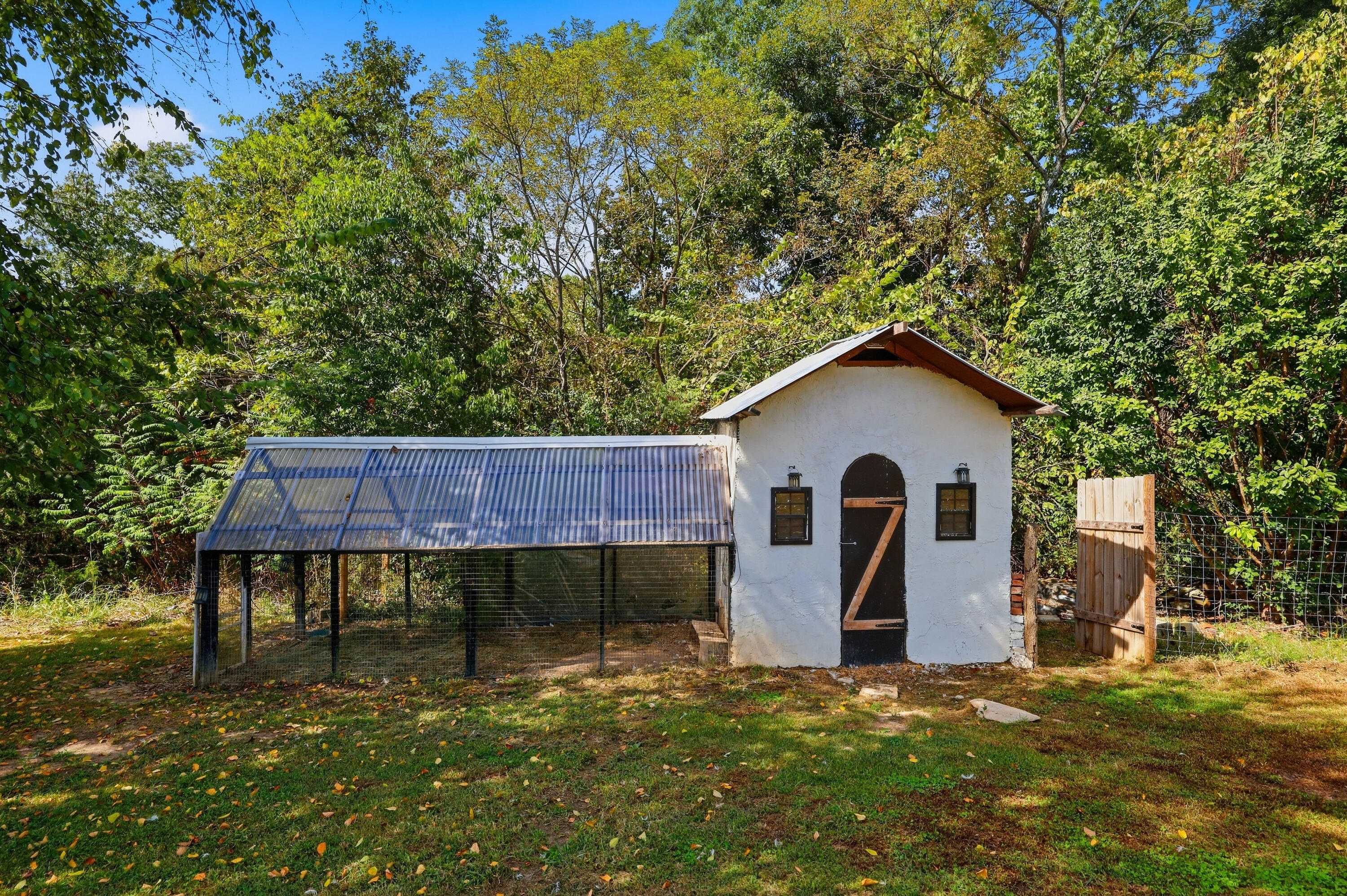 3350 Lebanon Road Bagdad, KY 40003 - Photo 80 of 114 Chicken coop and fenced area