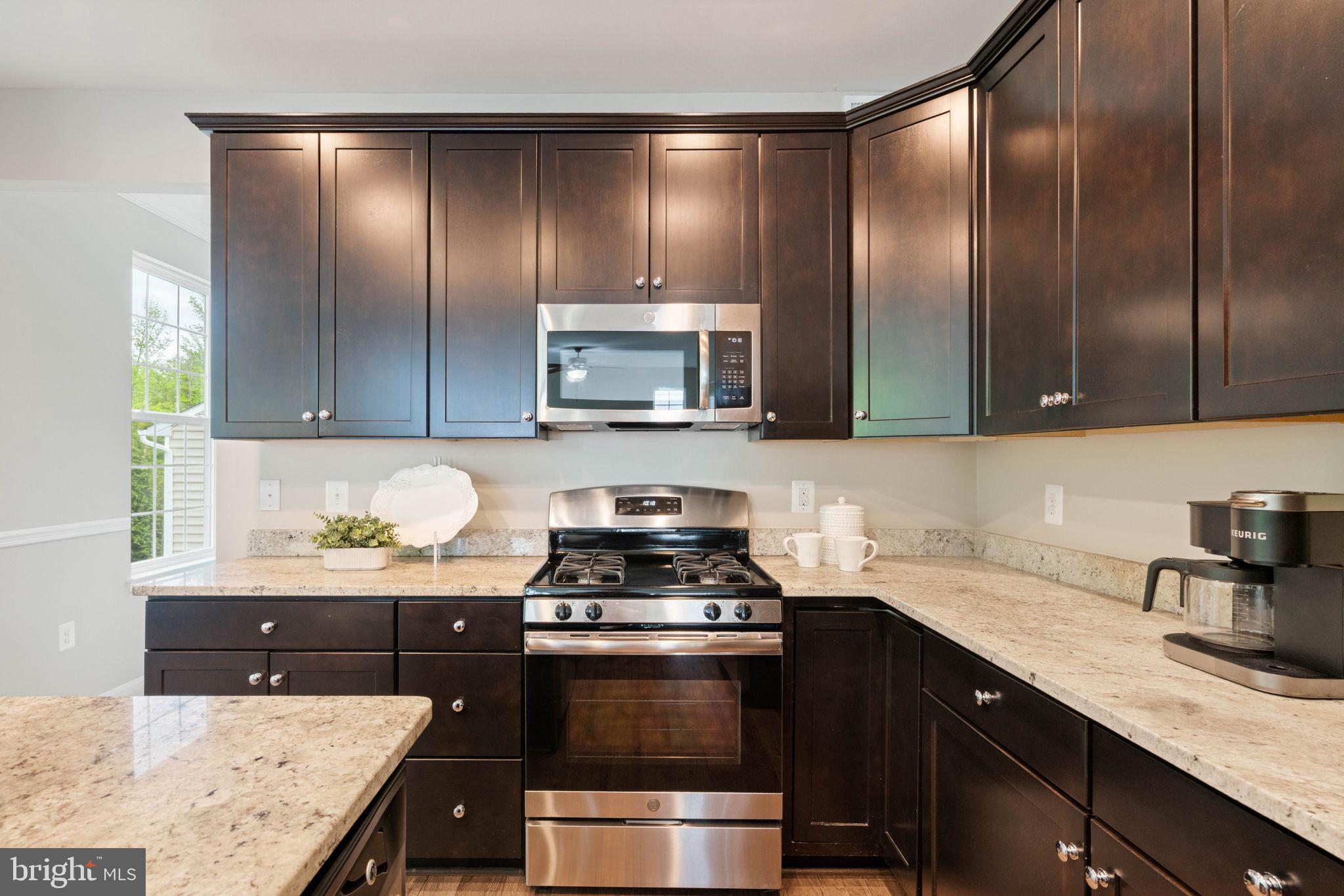 3486 Shandor Road Woodbridge, VA 22193 - Photo 7 of 40 Stainless appliances