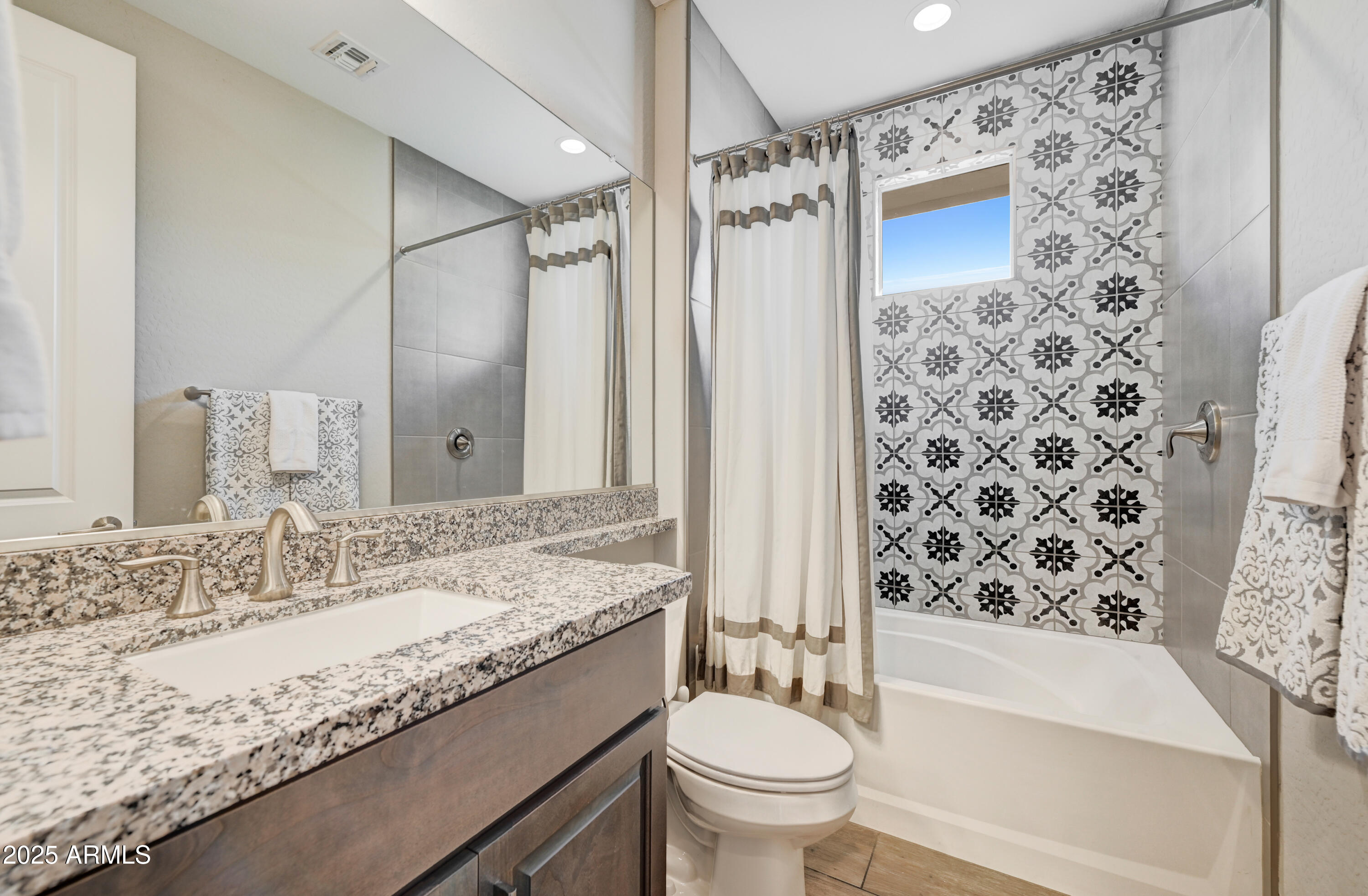 17958 East Cindercone Road Rio Verde, AZ 85263 - Photo 21 of 68 18-Guest Bath