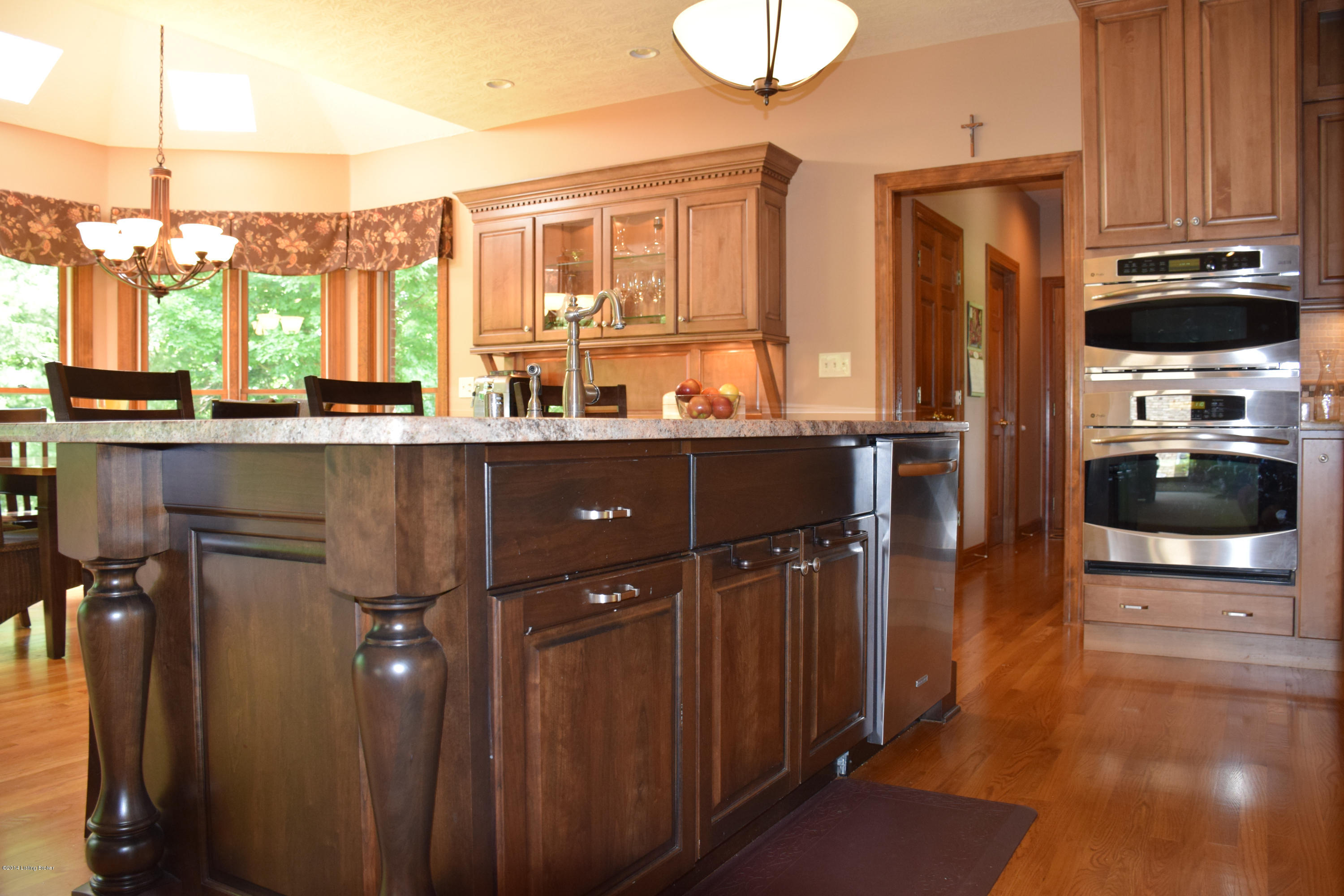 7513 Turner Ridge Road Crestwood, KY 40014 - Photo 6 of 38 The center island is the perfect location for meal preparation.
