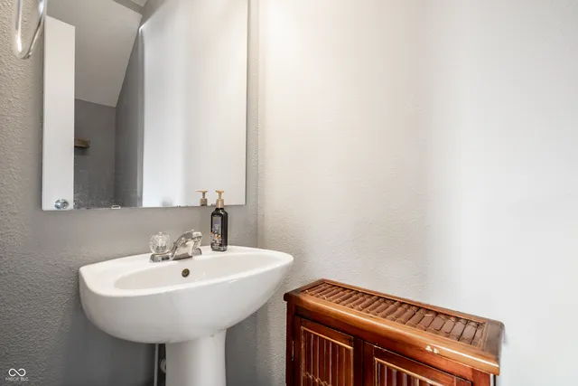 $289,999 | 8254 South Midnight Drive, Pendleton, IN 46064