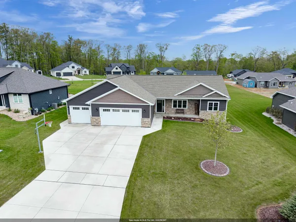 $669,900 | 2128 Clover Fld Drive, Suamico, WI 54313