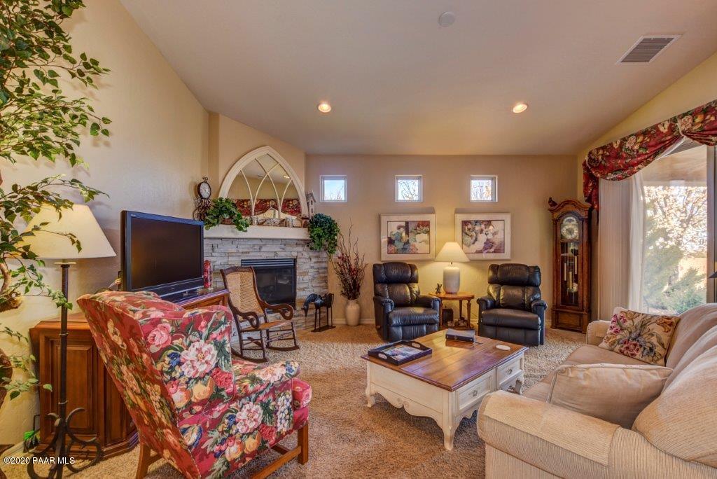 1147 Rigo Ranch Road Prescott Valley, AZ 86314 - Photo 8 of 28 Living Room