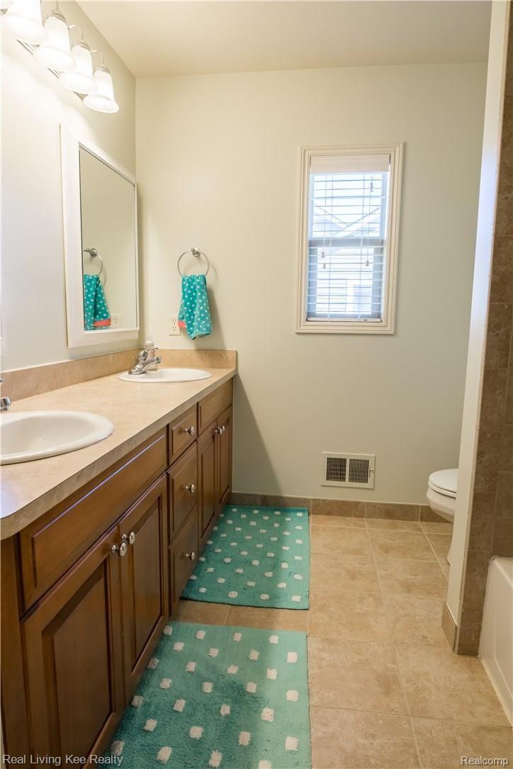 4120 Plum Lane Rochester, MI 48306 - Photo 34 of 49 4120PlumLane-31 main bath.jpg
