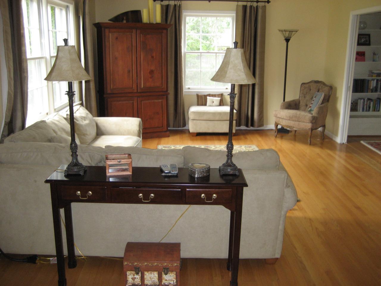 1525 Eton Road Southwest Roanoke, VA 24018 - Photo 3 of 13 LIVING ROOM VIEW