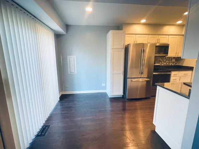 $2,195 | 613 Academy Court, Schaumburg, IL 60107