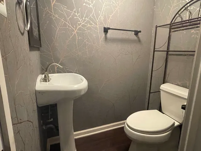 $2,195 | 613 Academy Court, Schaumburg, IL 60107