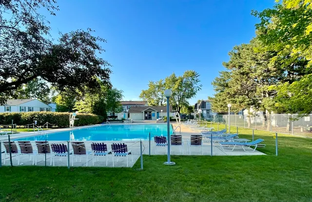 $2,195 | 613 Academy Court, Schaumburg, IL 60107