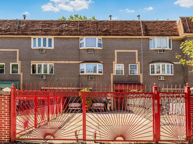 $879,000 | 1035 Bryant Avenue | Foxhurst